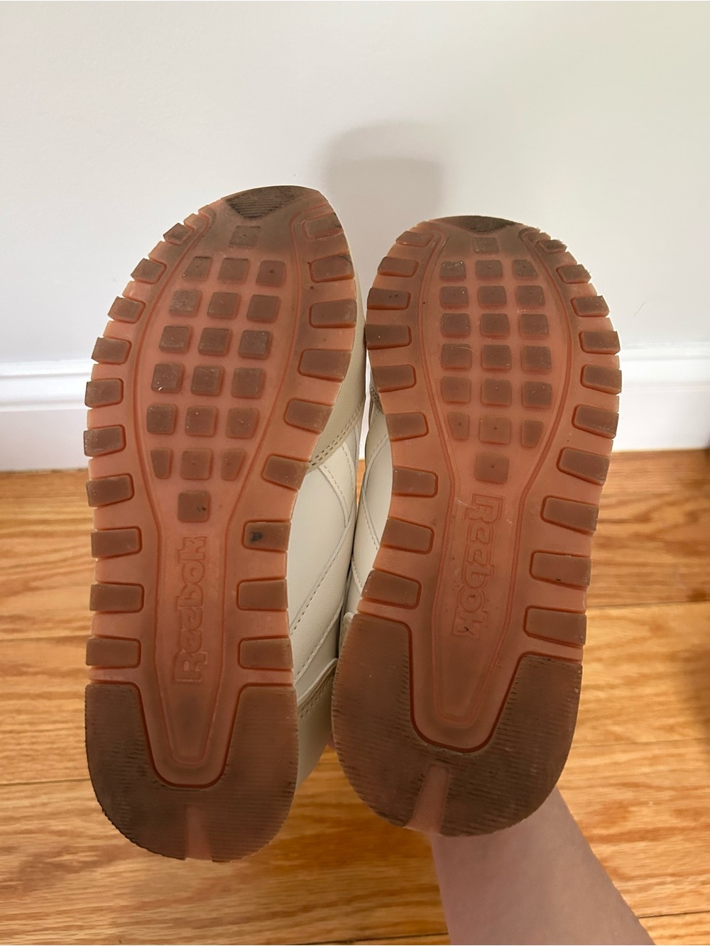 Reebok Tan Cream Sneakers Size 6 - Picture 5 of 5